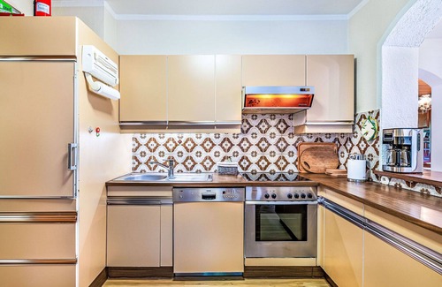 Maria Woerth House | Beautiful private villa for 9 guests with WIFI, TV, terrace and pets allowed