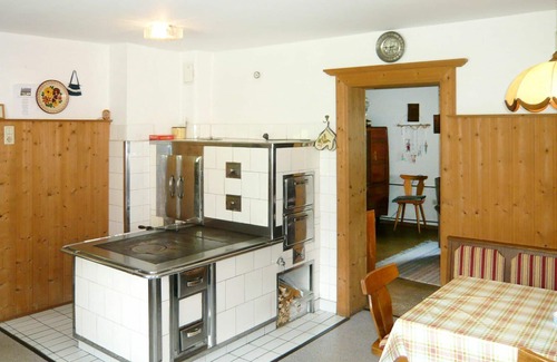 Niederoeblarn House | Beautiful private villa for 10 guests with TV, patio and pets allowed