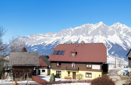 Niederoeblarn House | Beautiful private villa for 10 guests with TV, patio and pets allowed