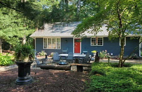 Michiana Cottage | Beautiful Private Cottage, Sleeps 6, Walk to Beach