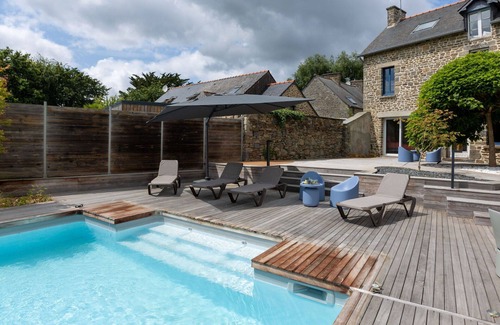 Le Tronchet Villa | Beautiful private villa for 12 people with private pool, WIFI, TV, terrace and parking