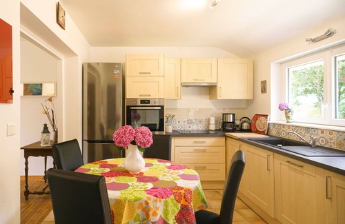 Plovan House | Beautiful private villa for 4 guests with WIFI, TV, terrace and pets allowed