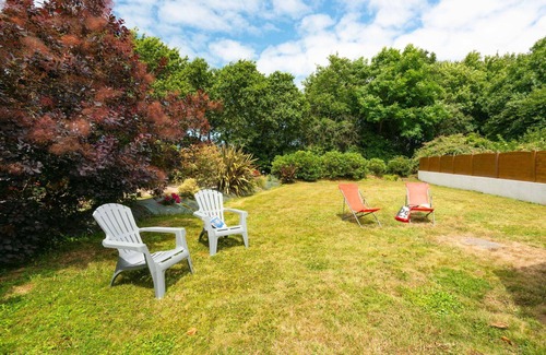 Plovan House | Beautiful private villa for 4 guests with WIFI, TV, terrace and pets allowed