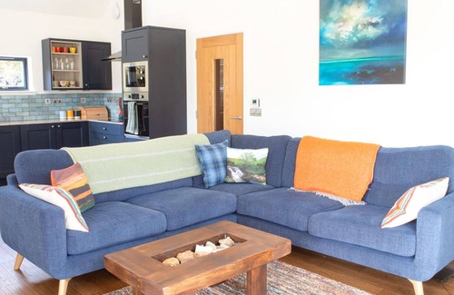 Breakish House | Beautiful private villa for 2 people with WIFI, TV, terrace and pets allowed