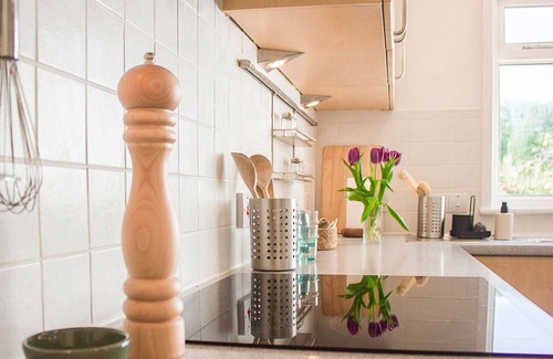 Portree House | Beautiful private villa for 4 guests with WIFI, TV, patio and parking