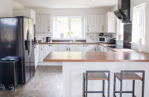 Uig House | Beautiful private villa for 10 guests with hot tub, WIFI, TV, patio, pets allowed and parking
