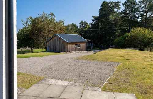 Nethy Bridge House | Beautiful private villa for 6 people with WIFI, TV, patio, pets allowed and parking