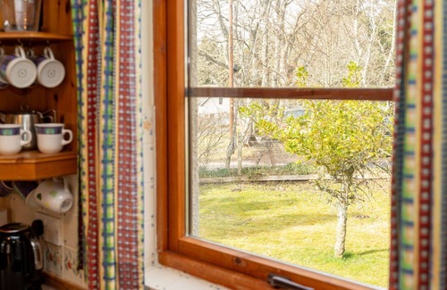 Grantown-on-Spey House | Beautiful private villa for 6 people with WIFI, TV, patio, pets allowed and parking