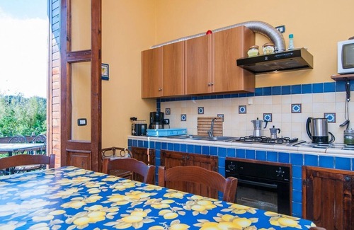 Noto Marina House | Beautiful private villa for 6 people with A/C, WIFI, TV, terrace, pets allowed and parking