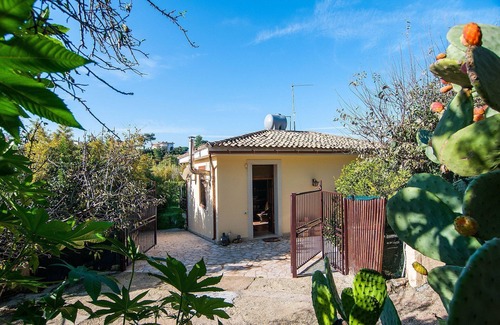 Noto Marina House | Beautiful private villa for 6 people with A/C, WIFI, TV, terrace, pets allowed and parking