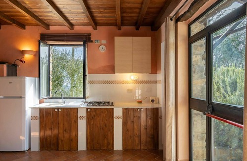Villa Viani House | Beautiful private villa for 8 guests with WIFI, terrace, pets allowed and parking