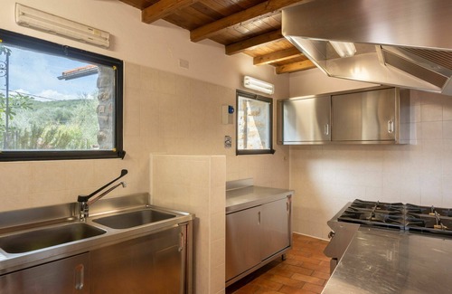 Villa Viani House | Beautiful private villa for 8 guests with WIFI, terrace, pets allowed and parking