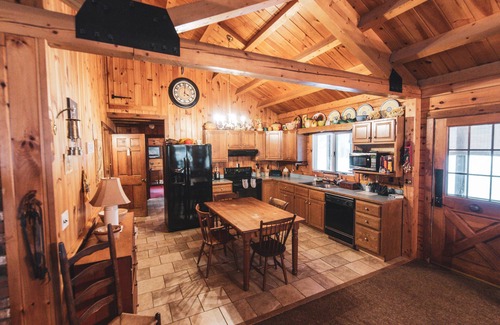 Lyman House | Beautiful Private Large Cabin Overlooking Ogontz Lake in Ogontz Resort
