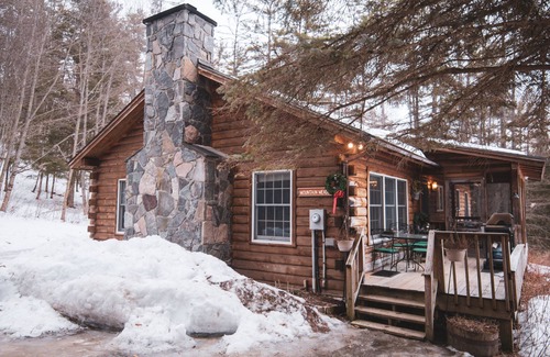 Lyman House | Beautiful Private Large Cabin Overlooking Ogontz Lake in Ogontz Resort