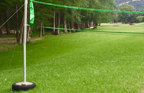 Leakey House | Beautiful Private River, Pool Table, Games, Lush Lawn, Pet OK, Kayak Heaven!