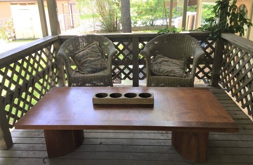 Leakey House | Beautiful Private River, Pool Table, Games, Lush Lawn, Pet OK, Kayak Heaven!