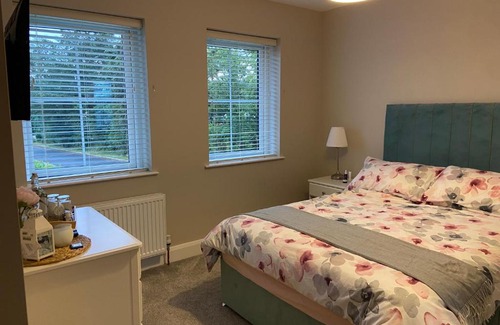 Ballycastle House | Beautiful private room and bathroom