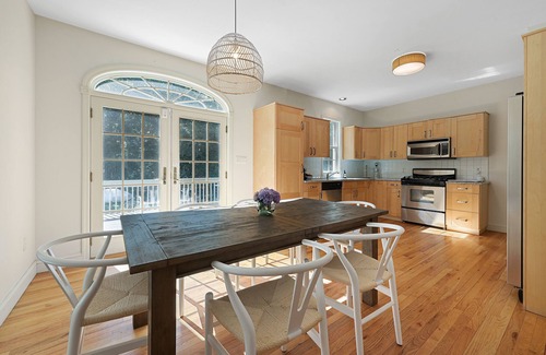 Tuckahoe House | Beautiful Private, Secluded Southampton All Season Retreat, Close To Beaches