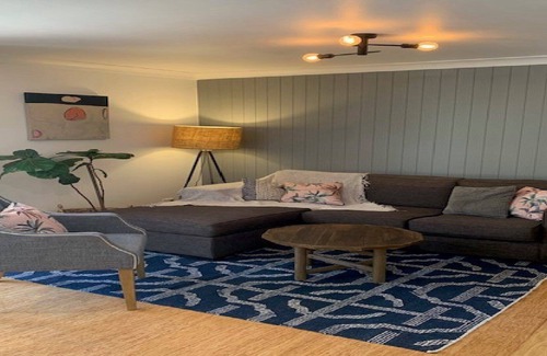 Armidale House | Beautiful private Tallowood Apartment