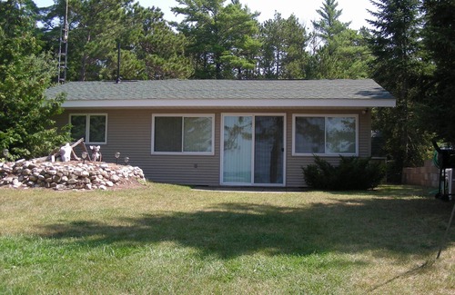 Mackinaw City Cottage | Beautiful Private Sandy Lake Michigan Beach Cottage -WiFi