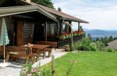 Himmelberg House | Beautiful private villa for 5 people with WIFI, TV, terrace and parking