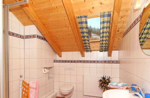 Regenhutte House | Beautiful private villa for 8 people with WIFI, TV, terrace, pets allowed and parking