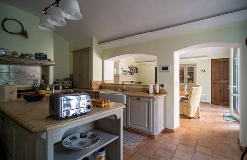 Draguignan Villa | Beautiful private villa for 11 people with WIFI, A/C, private pool, TV and patio