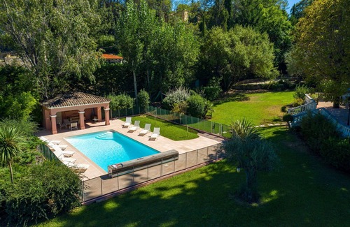 Draguignan Villa | Beautiful private villa for 11 people with WIFI, A/C, private pool, TV and patio