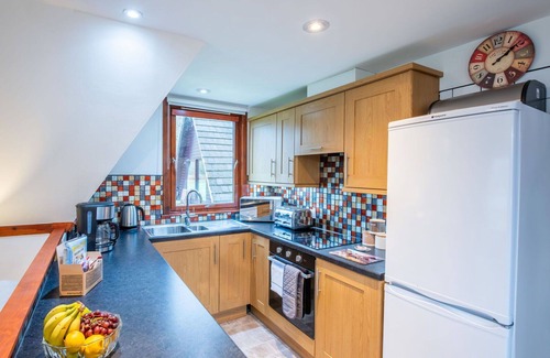 South Laggan House | Beautiful private villa with WIFI, hot tub, TV, terrace, pets allowed, panoramic view and parking