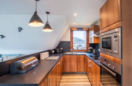 South Laggan House | Beautiful private villa for 6 people with WIFI, TV, terrace, pets allowed and panoramic view