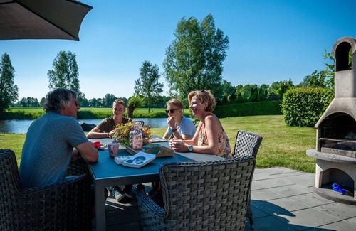 Vlagtwedde House | Beautiful private villa for 6 guests with pool, WIFI, TV, patio and parking