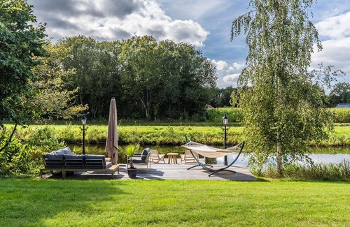 Vlagtwedde House | Beautiful private villa for 6 people with WIFI, pool, TV and patio