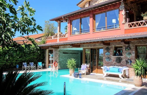 Corsanico Villa | Beautiful private villa with private pool, A/C, WIFI, TV, patio, pets allowed and parking