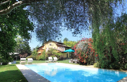 Forte dei Marmi Villa | Beautiful private villa for 9 people with hot tub, WIFI, private pool, A/C, TV, patio and parking