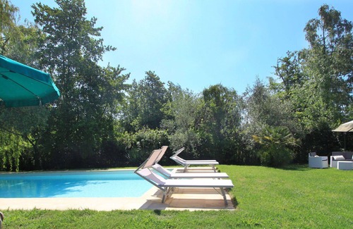 Forte dei Marmi Villa | Beautiful private villa for 9 people with hot tub, WIFI, private pool, A/C, TV, patio and parking