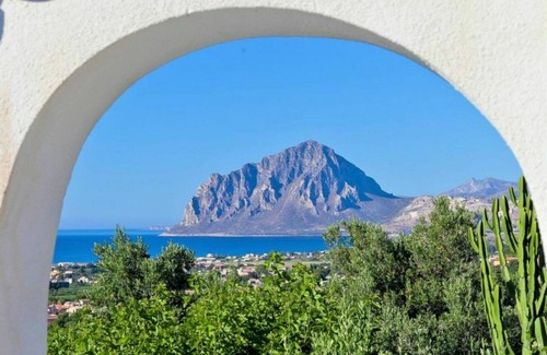 Valderice Villa | Beautiful private villa with hot tub, WIFI, A/C, private pool, TV, terrace and panoramic view