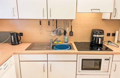 Uelsen House | Beautiful private villa for 4 guests with WIFI, A/C, TV, terrace, pets allowed and parking