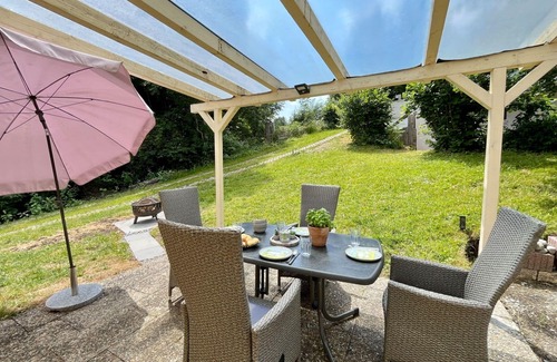 Wilhelmsdorf House | Beautiful private villa for 4 guests with WIFI, TV, terrace, pets allowed and panoramic view