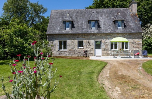 Sizun Villa | Beautiful private villa for 5 guests with WIFI, TV, pets allowed and parking
