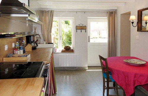 Monteaux House | Beautiful private villa for 6 guests with WIFI, TV, terrace, pets allowed and parking