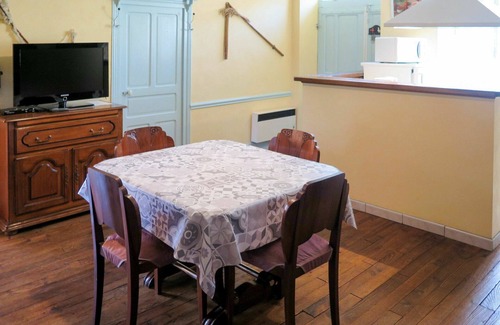 Teyssieu Villa | Beautiful private villa for 4 people with WIFI, private pool, TV, terrace, pets allowed and park.