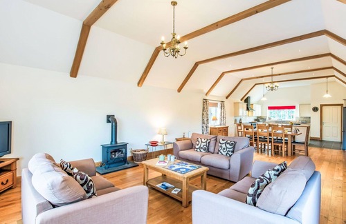 Loch Ness House | Beautiful private villa for 6 guests with WIFI, TV, patio and panoramic view