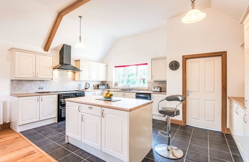 Loch Ness House | Beautiful private villa for 6 guests with WIFI, TV, patio and panoramic view