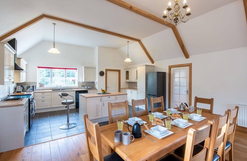 Loch Ness House | Beautiful private villa for 6 guests with WIFI, TV, patio and panoramic view