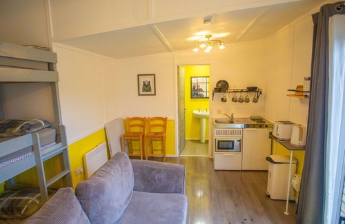 Glen Urquhart House | Beautiful private villa for 5 people with TV, patio and parking