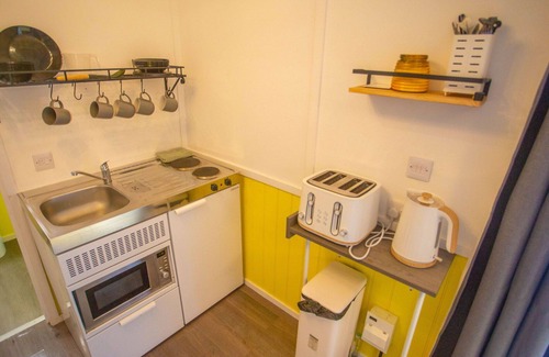 Glen Urquhart House | Beautiful private villa for 5 people with TV, patio and parking