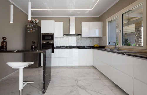 Querceta Villa | Beautiful private villa for 10 guests with A/C, WIFI, private pool and TV, close to Forte Dei Ma.