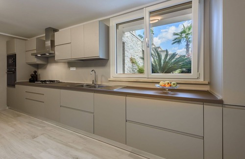 Querceta Villa | Beautiful private villa for 10 guests with A/C, WIFI, private pool and TV, close to Forte Dei Ma.