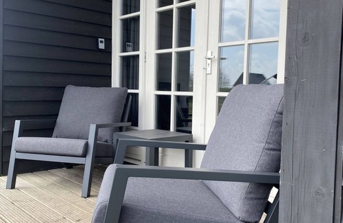 De Veenhoop House | Beautiful private villa for 4 guests with WIFI, A/C, TV, terrace, pets allowed and parking