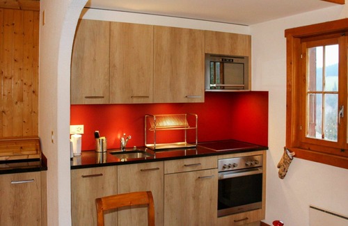 Moleson House | Beautiful private villa for 6 guests with TV, patio, pets allowed, panoramic view and parking